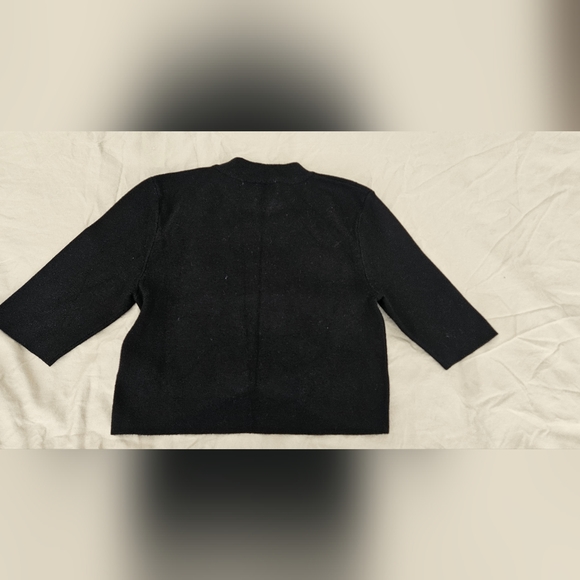 NWT Oak and Fort Black Crop top in size small - Picture 3 of 4